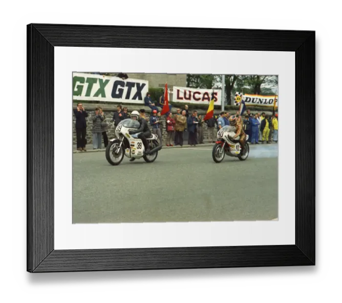 Framed Print : Roger Corbett (C J Trident) & Tom Robinson (Johnson Yamaha) 1974 Formula 750 TT