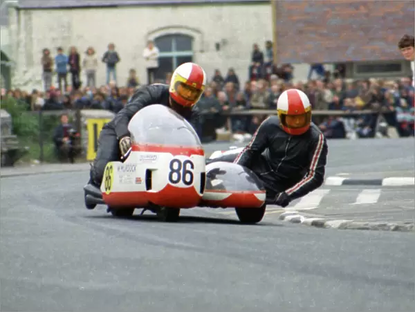 Ronnie Perry & A Craig (Windle BSA) 1974 750sc TT