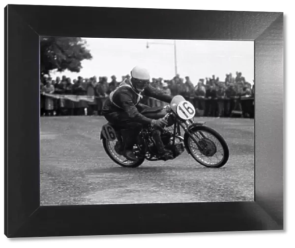 Bill Maddrick (MV) 1955 Ultra Lightweight TT