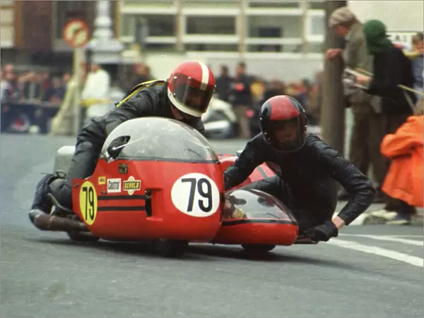 Pete Hardcastle & Nick Cutmore (PJH Weslake) 1974 Sidecar 750 TT