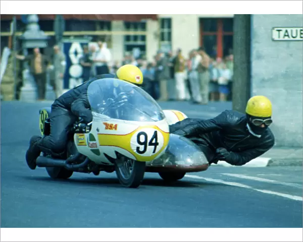Mick Whitton & Nick Haslam (Rumble BSA) 1970 750cc Sidecar TT