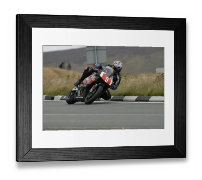 Framed Print : Tony Collister (Honda) 2007 Newcomers Manx Grand Prix Framed Print : Tony Collister (Honda) 2007 Newcomers Manx Grand Prix