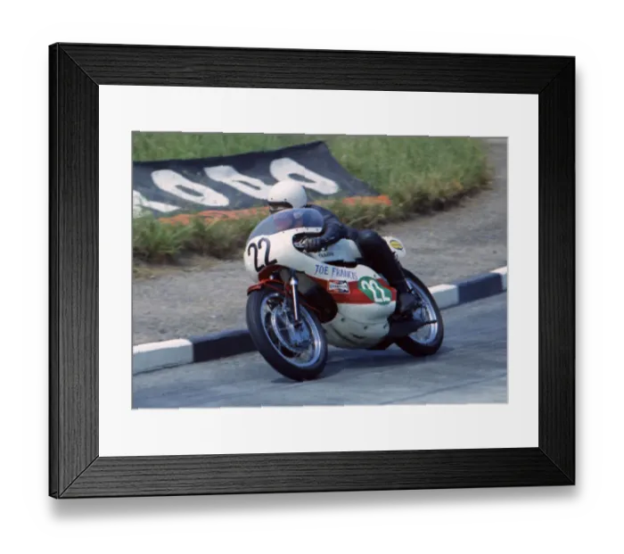 Framed Print : Paul Smart (Yamaha) 1970 Lightweight TT Framed Print : Paul Smart (Yamaha) 1970 Lightweight TT