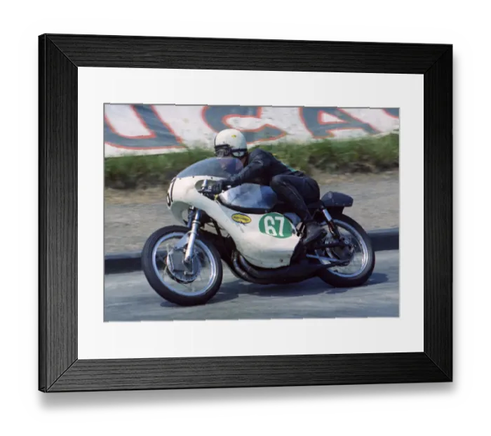 Framed Print : Andy Chapman (Padgett Yamaha) 1970 Lightweight TT Framed Print : Andy Chapman (Padgett Yamaha) 1970 Lightweight TT