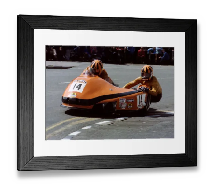Framed Print : Roy Hanks & Vince Biggs (Yamaha) 1981 Sidecar TT Framed Print : Roy Hanks & Vince Biggs (Yamaha) 1981 Sidecar TT