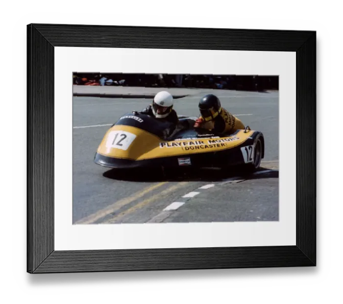 Framed Print : Frank Wrathall & Phil Spendlove (Yamaha) 1981 Sidecar TT Framed Print : Frank Wrathall & Phil Spendlove (Yamaha) 1981 Sidecar TT