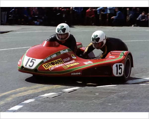 Steve Sinnott & Colin Stockdale (Shamrock Yamaha) 1981 Sidecar TT