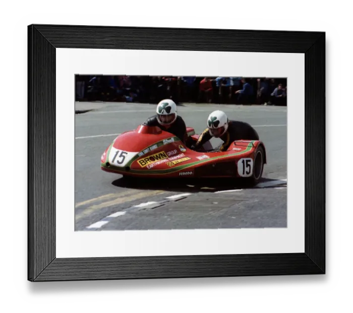 Framed Print : Steve Sinnott & Colin Stockdale (Shamrock Yamaha) 1981 Sidecar TT Framed Print : Steve Sinnott & Colin Stockdale (Shamrock Yamaha) 1981 Sidecar TT