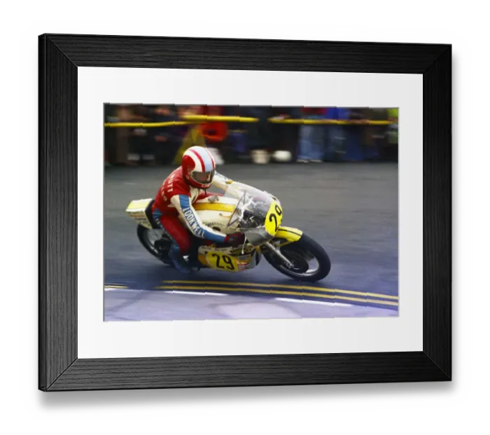 Framed Print : Jim Scott (Yamaha) 1977 Senior TT Framed Print : Jim Scott (Yamaha) 1977 Senior TT