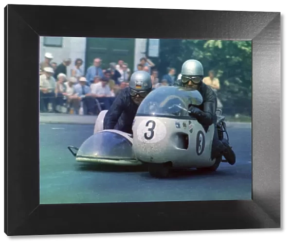 Horst Owesle & Julius Kremer (Munch URS) 1970 500 Sidecar TT