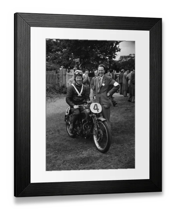 Framed Print : Ernie Barrett (Guzzi) 1948 Lightweight Manx Grand Prix Framed Print : Ernie Barrett (Guzzi) 1948 Lightweight Manx Grand Prix