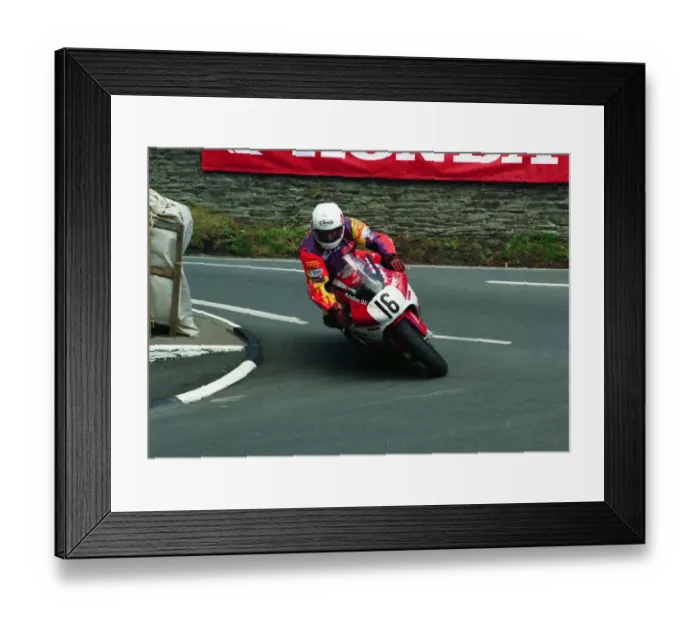 Framed Print : Nigel Davies (Flitwick Yamaha) 1999 Formula One TT Framed Print : Nigel Davies (Flitwick Yamaha) 1999 Formula One TT
