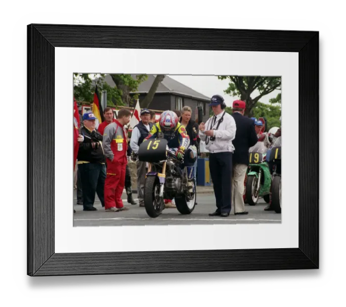 Framed Print : Nigel Davies (Yamaha) 1995 Singles TT Framed Print : Nigel Davies (Yamaha) 1995 Singles TT