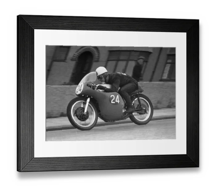 Framed Print : Bob McIntyre (Norton) 1958 Senior TT Framed Print : Bob McIntyre (Norton) 1958 Senior TT