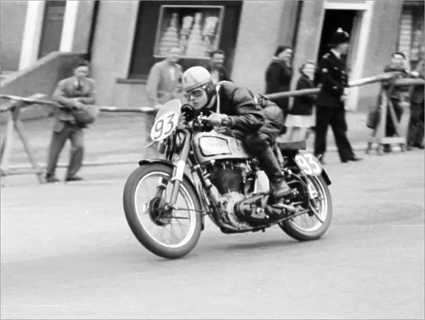Peter Minion (Norton) 1952 Senior Clubman TT