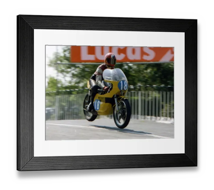 Framed Print : Ian Richards (Yamaha) 1976 Junior TT Framed Print : Ian Richards (Yamaha) 1976 Junior TT