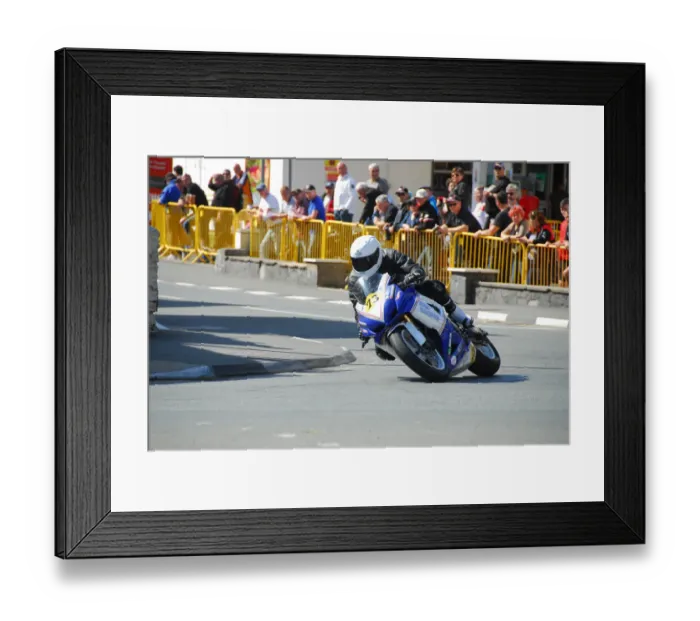 Framed Print : Paul Battersby (Suzuki) 2018 Senior Manx Grand Prix Framed Print : Paul Battersby (Suzuki) 2018 Senior Manx Grand Prix