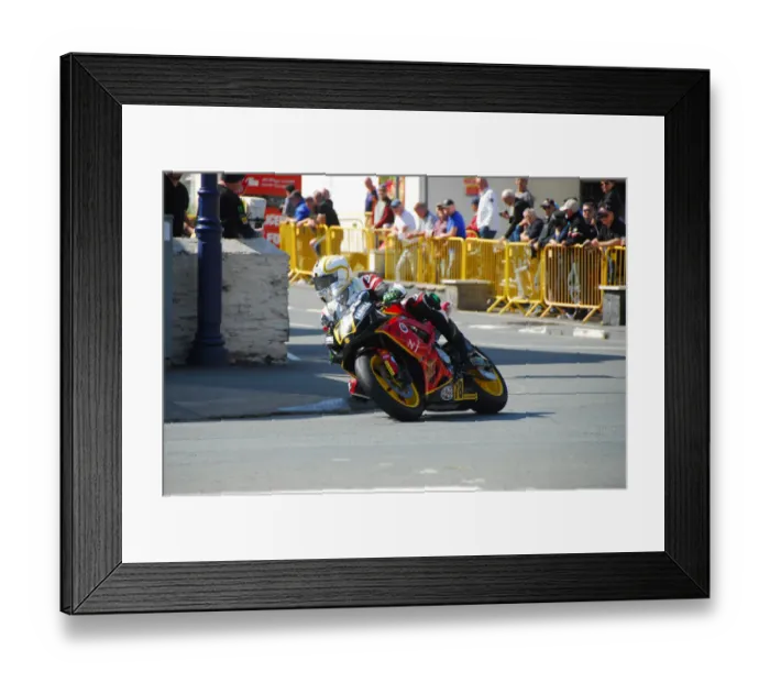 Framed Print : Andrew McCallister (Suzuki) 2018 Senior Manx Grand Prix Framed Print : Andrew McCallister (Suzuki) 2018 Senior Manx Grand Prix