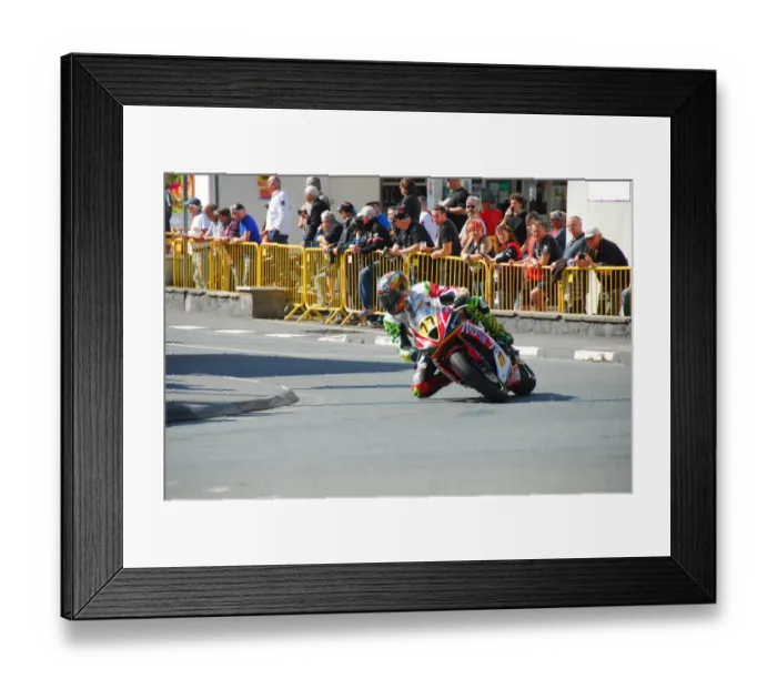 Framed Print : Ben Shuttlewood (Triumph) 2018 Senior Manx Grand Prix Framed Print : Ben Shuttlewood (Triumph) 2018 Senior Manx Grand Prix