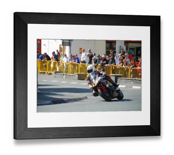 Framed Print : Peter Creer (Honda) 2018 Senior Manx Grand Prix Framed Print : Peter Creer (Honda) 2018 Senior Manx Grand Prix