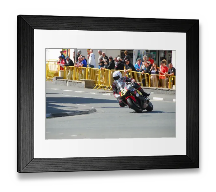 Framed Print : Peter Creer (Honda) 2018 Senior Manx Grand Prix Framed Print : Peter Creer (Honda) 2018 Senior Manx Grand Prix