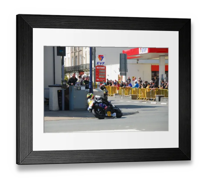 Framed Print : Tom Robinson (Kawasaki) 2018 Senior Manx Grand Prix Framed Print : Tom Robinson (Kawasaki) 2018 Senior Manx Grand Prix