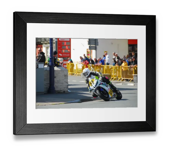 Framed Print : Richard Duncan (Yamaha) 2018 Senior Manx Grand Prix Framed Print : Richard Duncan (Yamaha) 2018 Senior Manx Grand Prix
