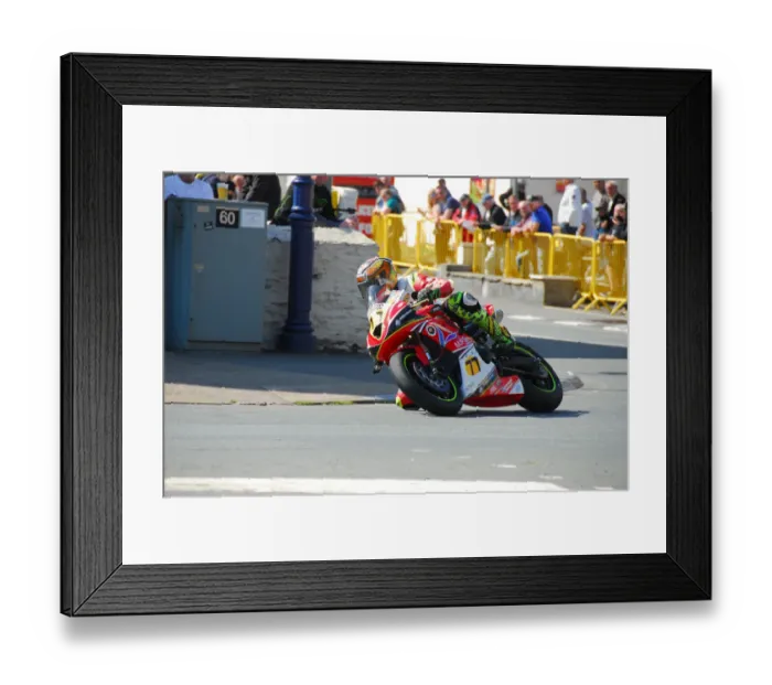 Framed Print : Ben Shuttlewood (Triumph) 2018 Senior Manx Grand Prix Framed Print : Ben Shuttlewood (Triumph) 2018 Senior Manx Grand Prix