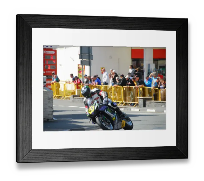 Framed Print : Robert Nelson (Suzuki) 2018 Senior Manx Grand Prix Framed Print : Robert Nelson (Suzuki) 2018 Senior Manx Grand Prix