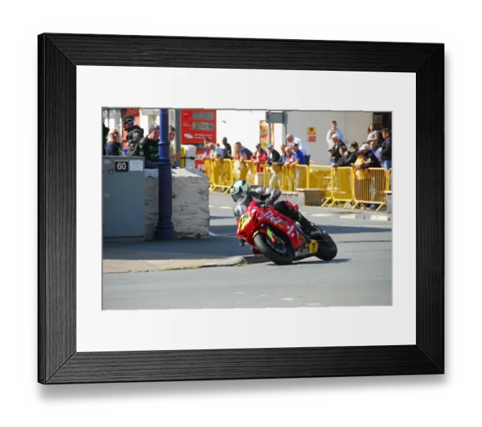 Framed Print : Marc Colvin (Suzuki) 2018 Senior Manx Grand Prix Framed Print : Marc Colvin (Suzuki) 2018 Senior Manx Grand Prix
