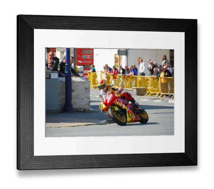 Framed Print : Ross Orchard (Yamaha) 2018 Senior Manx Grand Prix Framed Print : Ross Orchard (Yamaha) 2018 Senior Manx Grand Prix