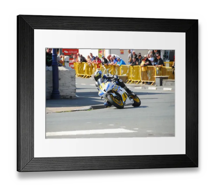 Framed Print : Gareth Evans (Yamaha) 2018 Senior Manx Grand Prix Framed Print : Gareth Evans (Yamaha) 2018 Senior Manx Grand Prix