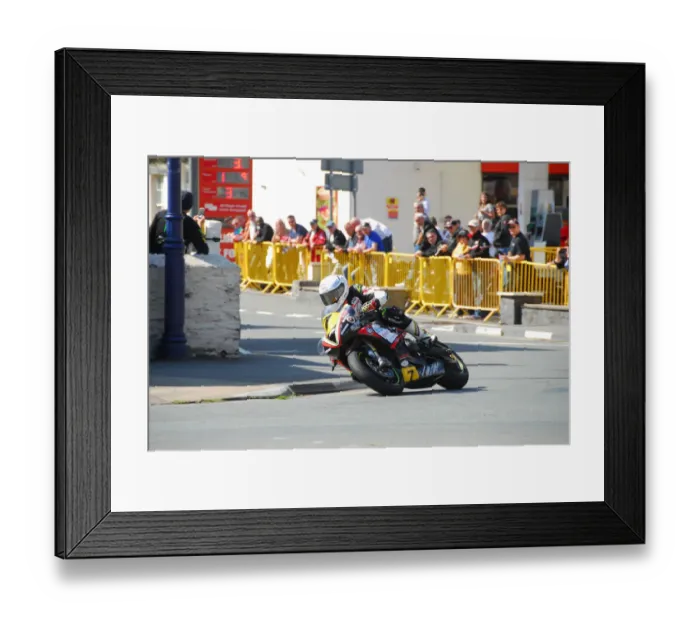 Framed Print : Darryl Tweed (Triumph) 2018 Senior Manx Grand Prix Framed Print : Darryl Tweed (Triumph) 2018 Senior Manx Grand Prix