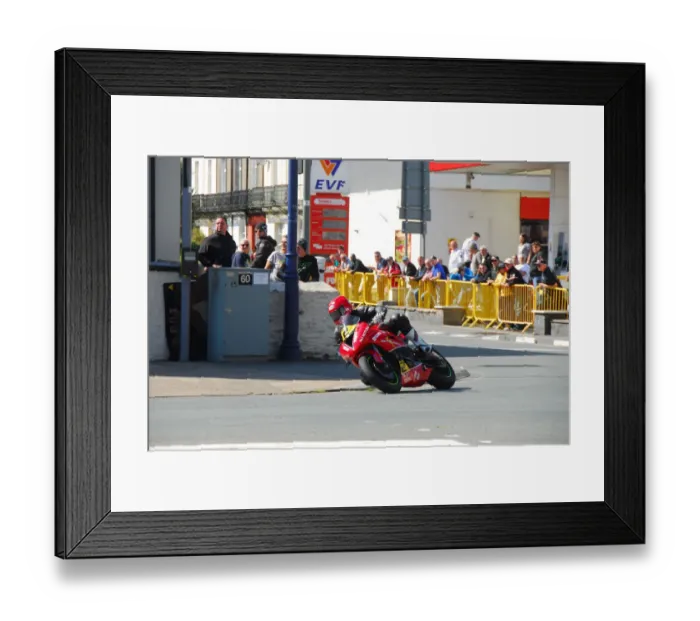 Framed Print : Dean Osborne (Kawasaki) 2018 Senior Manx Grand Prix Framed Print : Dean Osborne (Kawasaki) 2018 Senior Manx Grand Prix