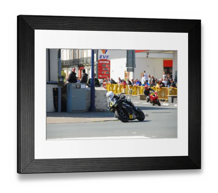 Framed Print : David Lumsden (Honda) 2018 Senior Manx Grand Prix