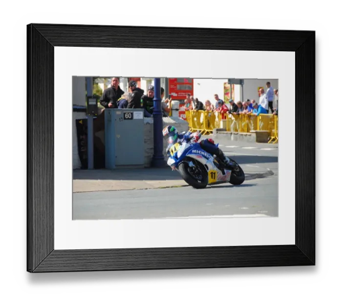 Framed Print : Wayne Humble (Yamaha) 2018 Senior Manx Grand Prix Framed Print : Wayne Humble (Yamaha) 2018 Senior Manx Grand Prix