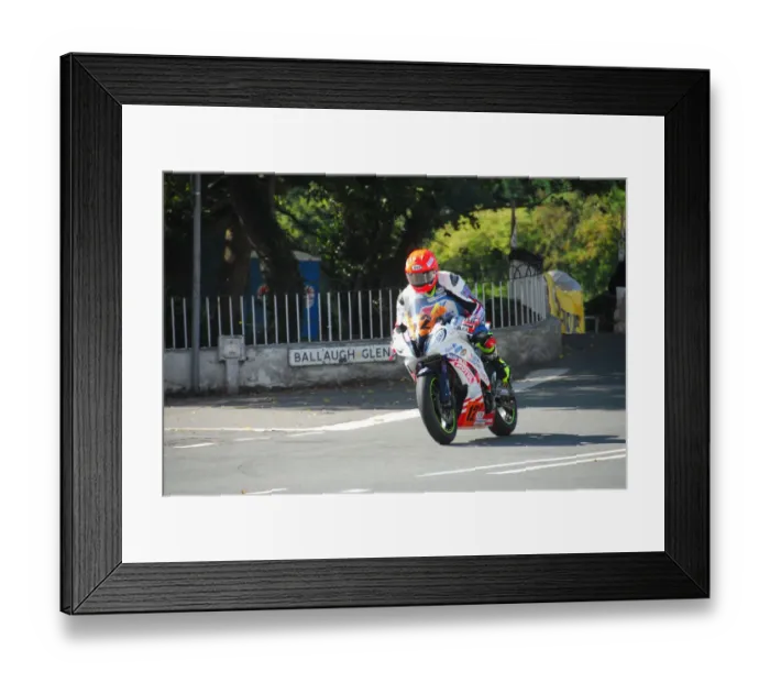 Framed Print : Rodger Wibberley (Suzuki) 2018 Lightweight Manx Grand Prix Framed Print : Rodger Wibberley (Suzuki) 2018 Lightweight Manx Grand Prix