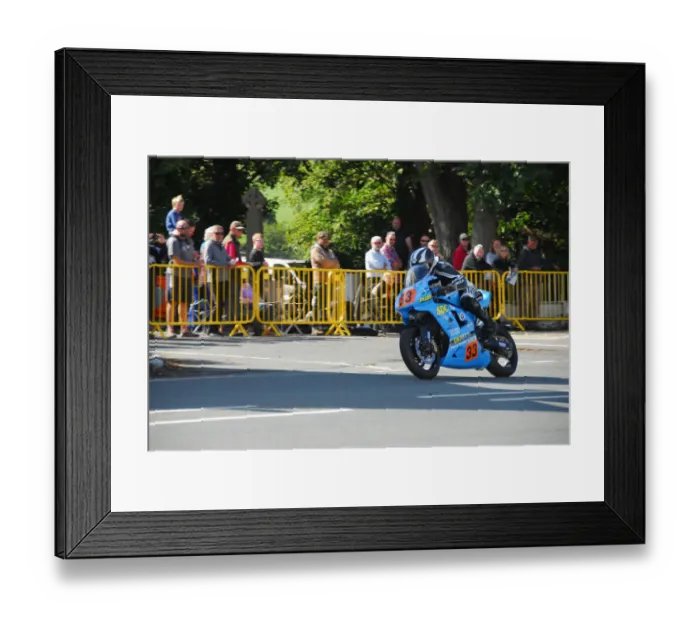 Framed Print : Paul Williams (Suzuki) 2018 Lightweight Manx Grand Prix Framed Print : Paul Williams (Suzuki) 2018 Lightweight Manx Grand Prix