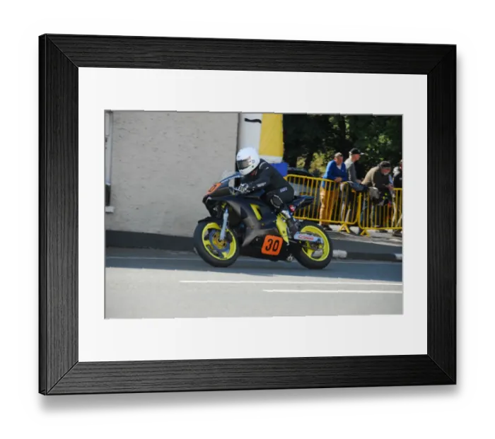 Framed Print : Alun Thomas (Suzuki) 2018 Lightweight Manx Grand Prix Framed Print : Alun Thomas (Suzuki) 2018 Lightweight Manx Grand Prix