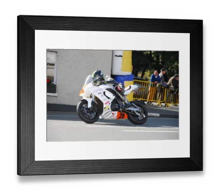 Framed Print : Renzo van der Donckt (Kawasaki) 2018 Lightweight Manx Grand Prix Framed Print : Renzo van der Donckt (Kawasaki) 2018 Lightweight Manx Grand Prix