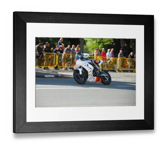 Framed Print : Renzo van der Donckt (Kawasaki) 2018 Lightweight Manx Grand Prix Framed Print : Renzo van der Donckt (Kawasaki) 2018 Lightweight Manx Grand Prix