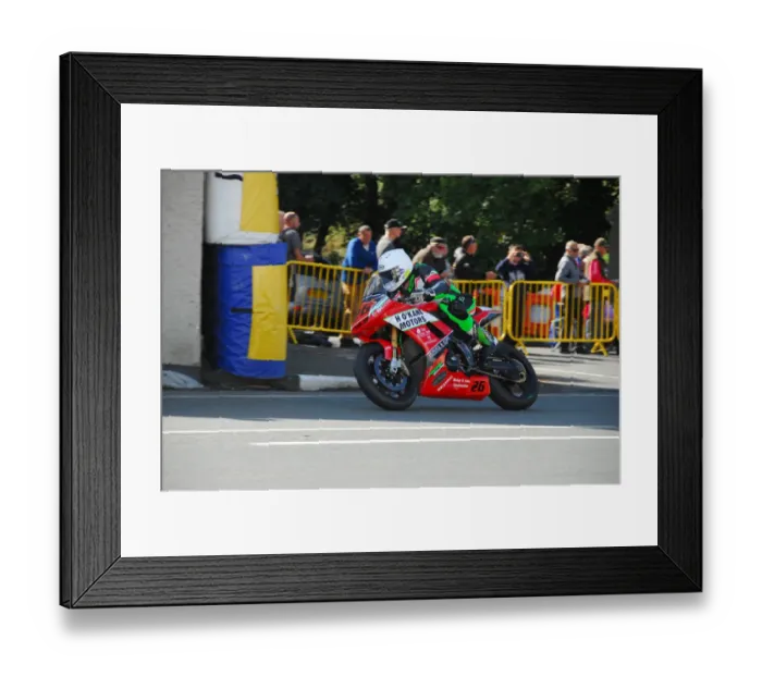 Framed Print : Tommy Henry (Kawasaki) 2018 Lightweight Manx Grand Prix Framed Print : Tommy Henry (Kawasaki) 2018 Lightweight Manx Grand Prix