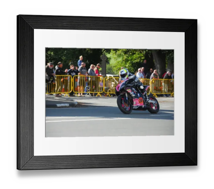 Framed Print : John Bain (Suzuki) 2018 Lightweight Manx Grand Prix Framed Print : John Bain (Suzuki) 2018 Lightweight Manx Grand Prix