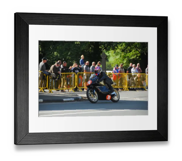Framed Print : Bob Millinship (Honda) 2018 Lightweight Manx Grand Prix Framed Print : Bob Millinship (Honda) 2018 Lightweight Manx Grand Prix