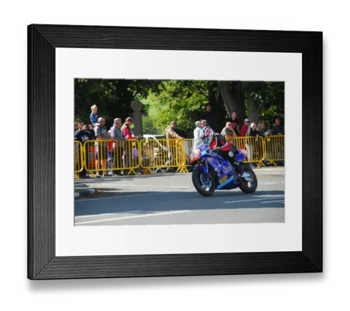 Framed Print : Andrew Cowie (Kawasaki) 2018 Lightweight Manx Grand Prix Framed Print : Andrew Cowie (Kawasaki) 2018 Lightweight Manx Grand Prix