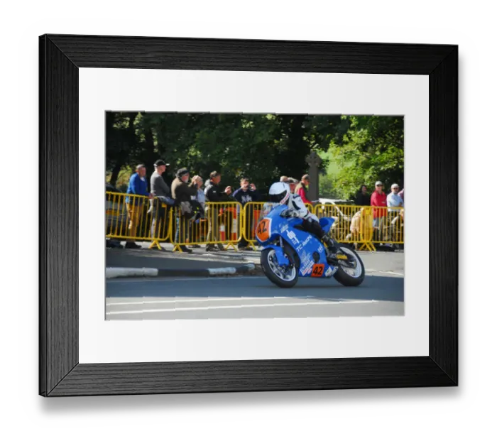 Framed Print : Peter Moore (Kawasaki) 2018 Lightweight Manx Grand Prix Framed Print : Peter Moore (Kawasaki) 2018 Lightweight Manx Grand Prix