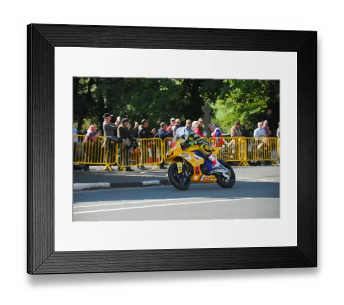Framed Print : Brad Vicars (Kawasaki) 2018 Lightweight Manx Grand Prix Framed Print : Brad Vicars (Kawasaki) 2018 Lightweight Manx Grand Prix