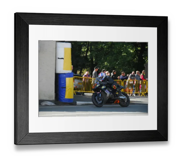 Framed Print : David Quine (Kawasaki) 2018 Lightweight Manx Grand Prix Framed Print : David Quine (Kawasaki) 2018 Lightweight Manx Grand Prix