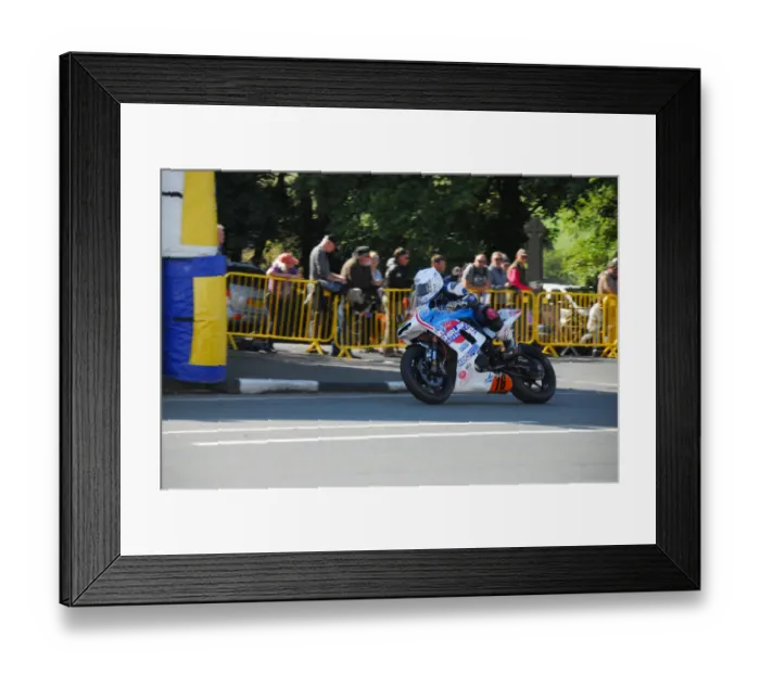 Framed Print : Steven Horne (Kawasaki) 2018 Lightweight Manx Grand Prix Framed Print : Steven Horne (Kawasaki) 2018 Lightweight Manx Grand Prix