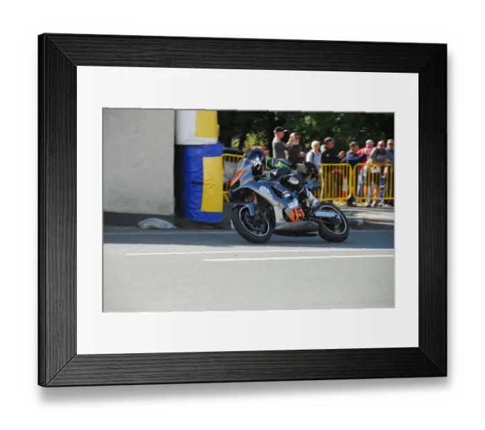 Framed Print : Jamies Edwards (Suzuki) 2018 Lightweight Manx Grand Prix